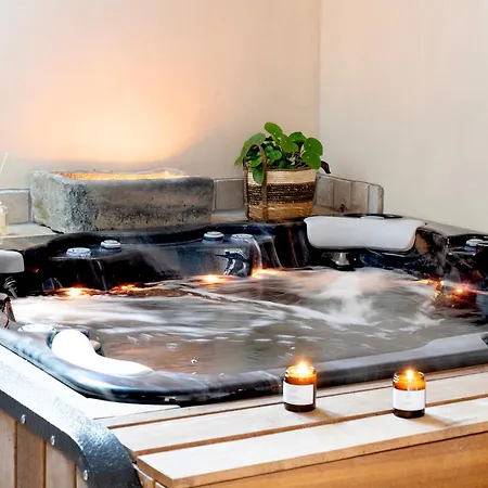 Апартаменты La Ferme 1802 *